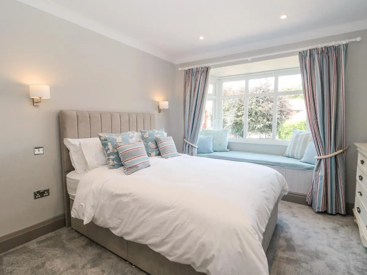 41 Chatsworth Gardens Scarborough